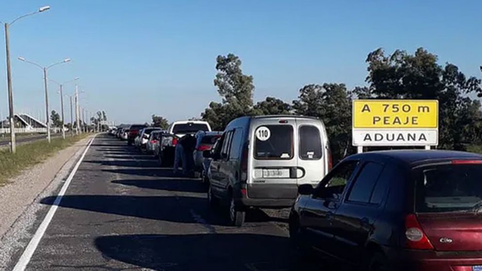 El fenómeno se produce en las ciudades fronterizas, debido a la brecha cambiaria entre Argentina y los países cercanos.