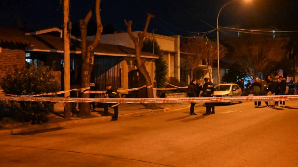La Polic�a Cient�fica trabaj� en la escena del crimen (Foto Qu� digital).