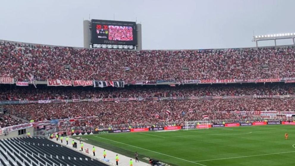 Murió un hincha de River que cayó en el Monumental.
