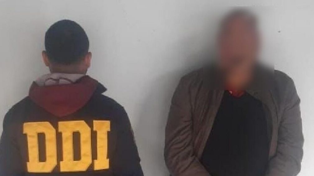 Este es el sujeto, de 57 años, que finalizó arrestado por los investigadores policiales.