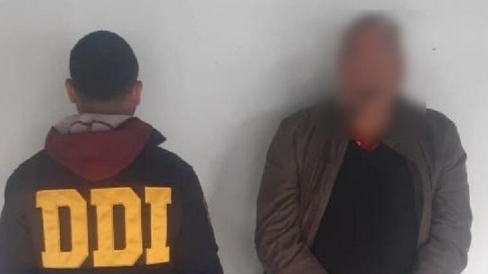 Este es el sujeto, de 57 años, que finalizó arrestado por los investigadores policiales.