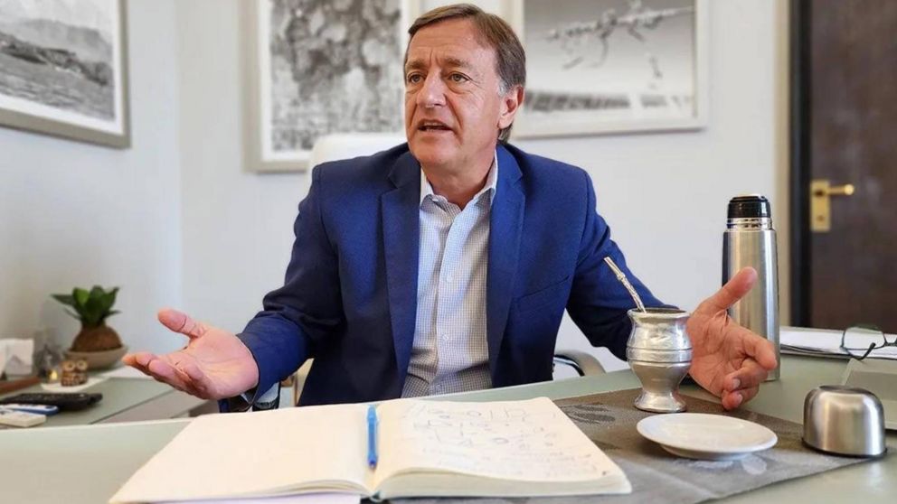 Rodolfo Suárez, gobernador de Mendoza, denunció violación de autonomías y anunció acciones legales ante la negativa para comprar dólares.