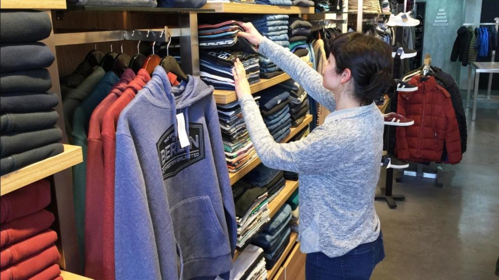 Llegó el frío y los precios de la ropa se dispararon. (Crónica/Carlos Ventura)
