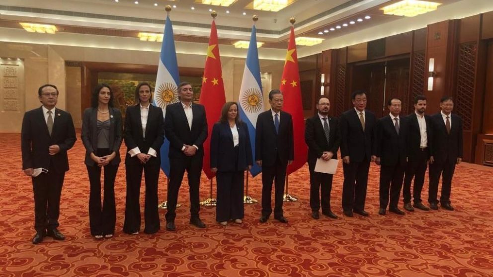 Máximo Kirchner participó de la reunión con el presidente de la Asamblea Popular Nacional China.