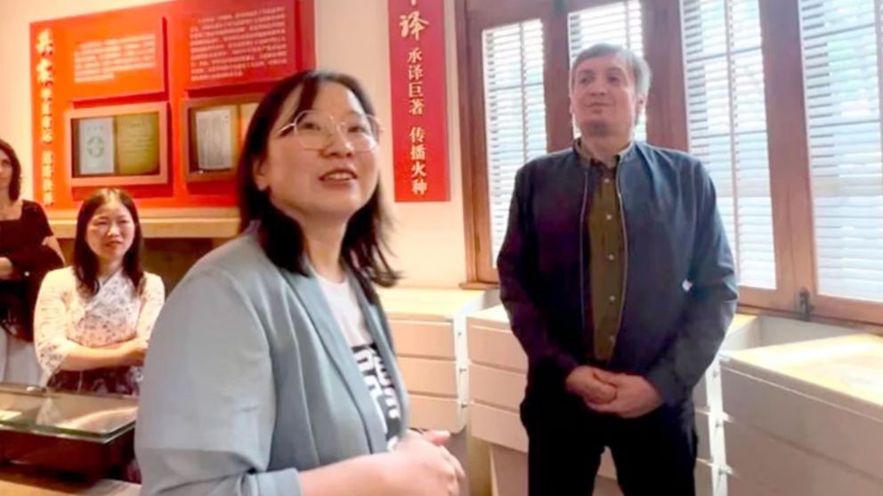 Máximo Kirchner en la Universidad de Fudan, casa de estudios que le otorgó a su padre un doctorado Honoris Causa en 2004.