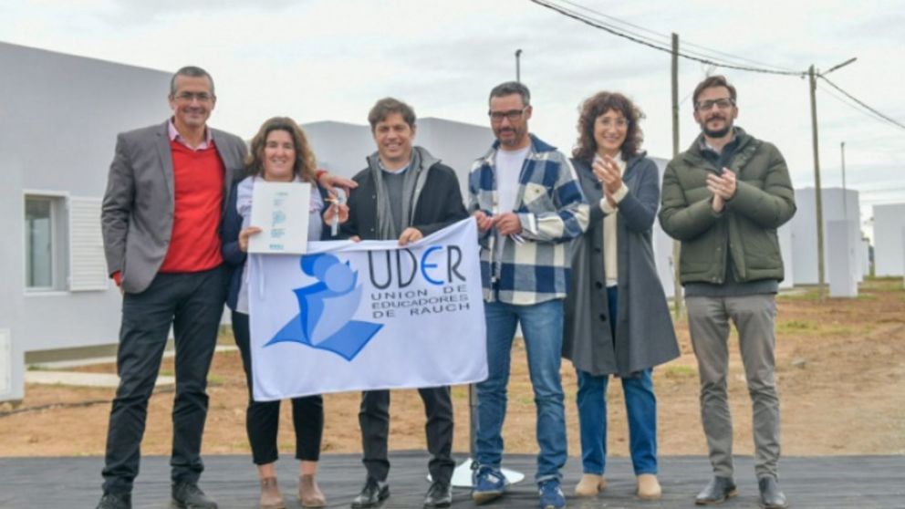 "Estas viviendas solo las puede construir un Estado que está presente para mejorar la calidad de vida de nuestro pueblo", afirmó Kicillof durante el acto.
