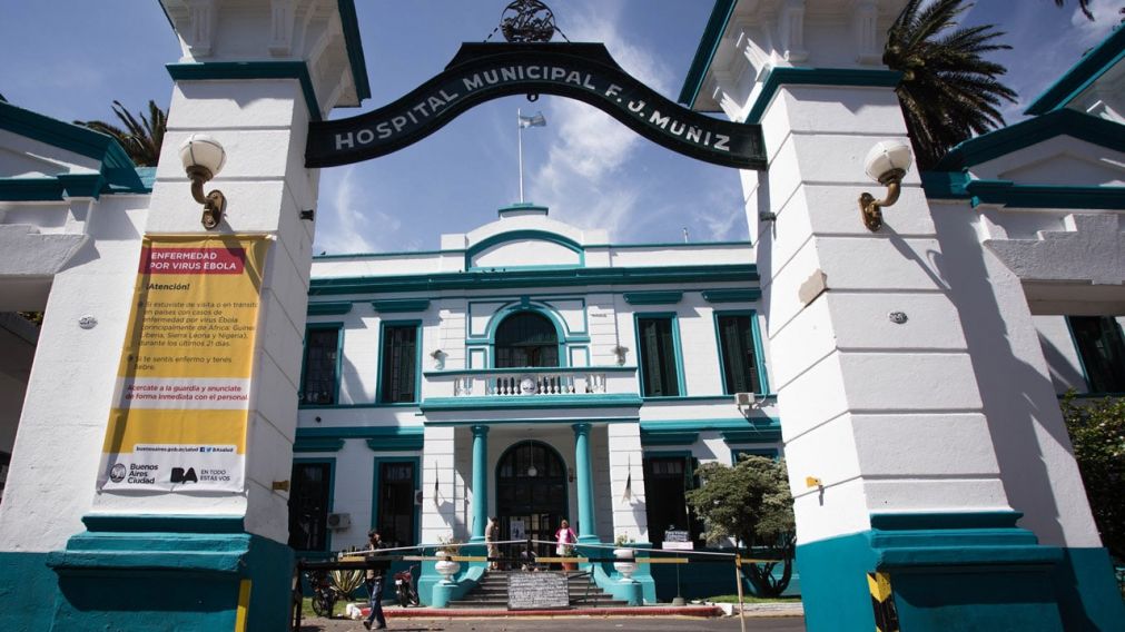 La directora del hospital Mu�iz de la ciudad de Buenos Aires abandon� su cargo tras el ins�lito hecho.