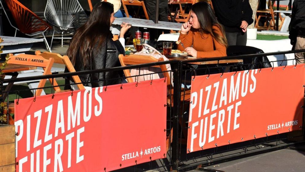 Cada vez se ven menos oficinistas almorzando en restaurantes o bares (Jonatan Moreno / Cr�nica / Archivo).