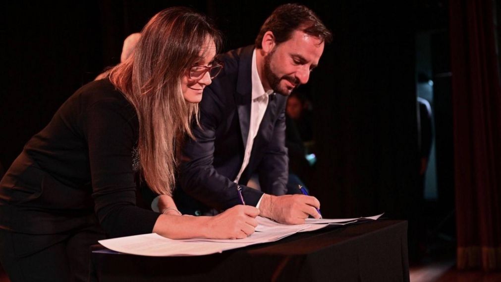 Histórico: Ariel Sujarchuk y Malena Galmarini anunciaron la construcción de una planta de tratamiento cloacal para 500.000 habitantes en un predio recuperado por el Municipio.