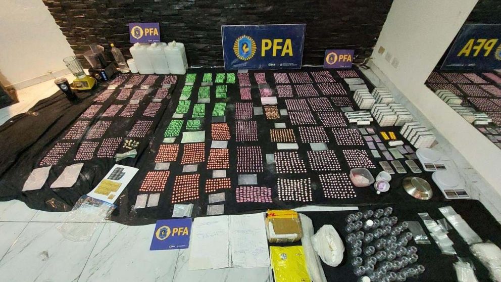 "La banda del gym": caen con 6.500 dosis de �xtasis, tusi, marihuana, LSD y piedras de crack. (Foto T�lam)