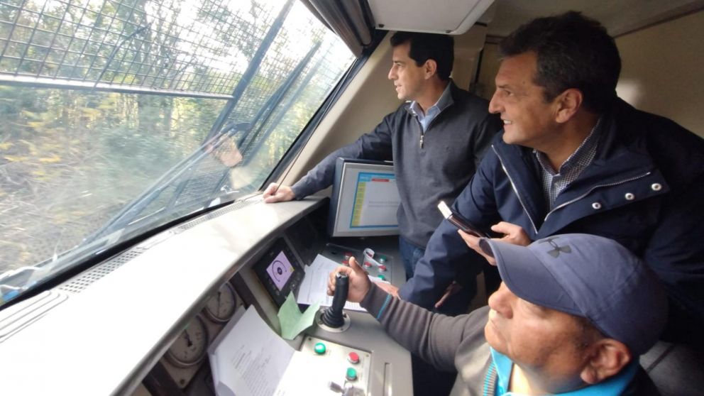 "Wado" de Pedro y Sergio Massa compartieron un acto en Mercedes (Twitter/Ministerio de Economía).