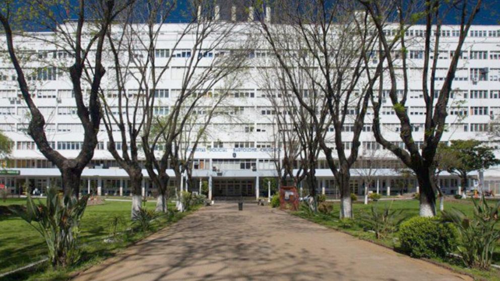 El suboficial mayor Claudio Escobar fue operado en el Hospital Bartolomé Churruca.