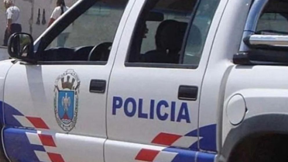 Se hizo pasar por empleado de un hotel, le robó el auto a un turista y luego se tiroteó con la policía