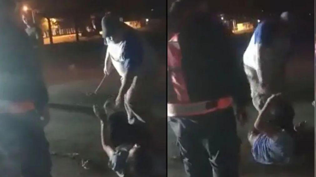 Un hombre persiguió por 20 cuadras a un ladrón y lo atacó salvajemente con un látigo (Imagen captura vídeo).
