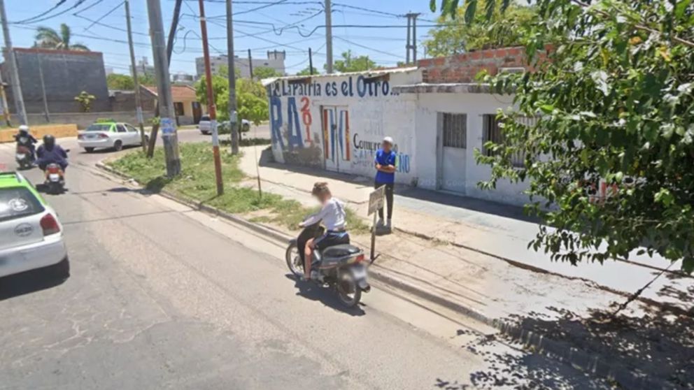 Los familiares del dueño de la gomería pidieron ayuda a los vecinos.