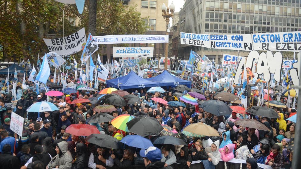 Una multitud vitoreó por Cristina Kirchner en Plaza de Mayo (Crónica/Hernán Nersesian).
