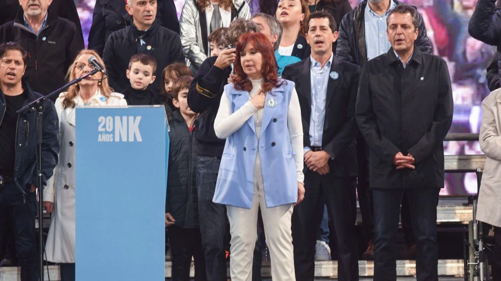 ¡En vivo! Habla Cristina Kirchner desde Plaza de Mayo: "Los kukas pagamos los depósitos del corralito".