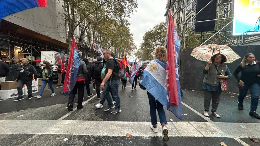 Tras el acto de Cristina en Plaza de Mayo, La Cámpora realizará un operativo de limpieza y reciclaje de basura.