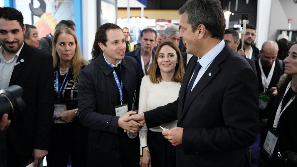 El ministro de Economía, Sergio Massa, durante su visita a la exposición de la industria minera en La Rural.