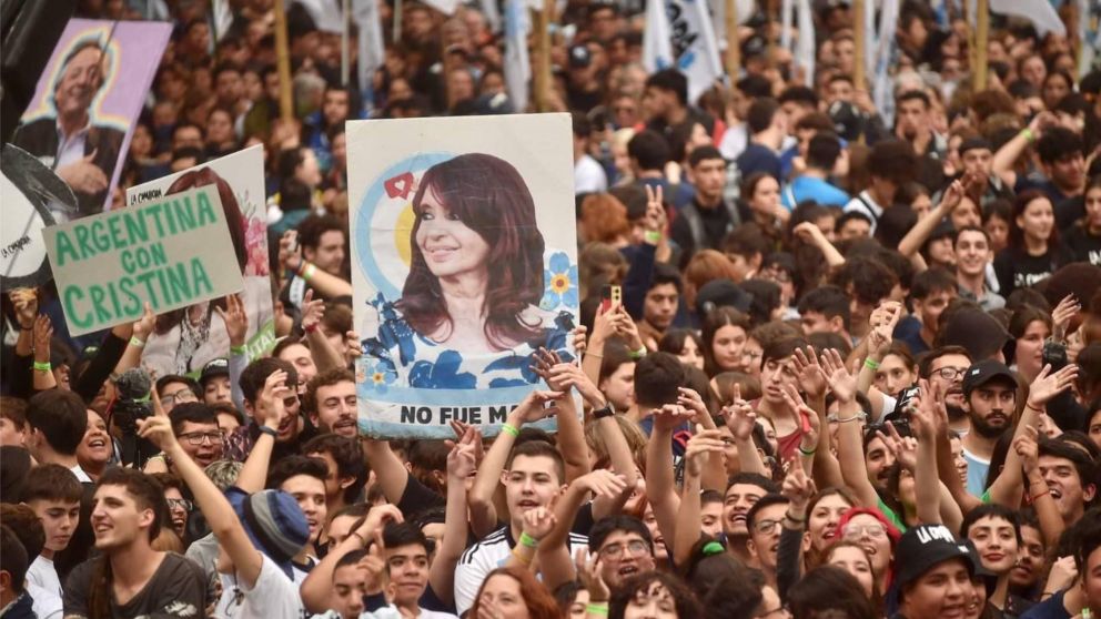 Acto de Cristina Kirchner: el minuto a minuto de una histórica jornada.