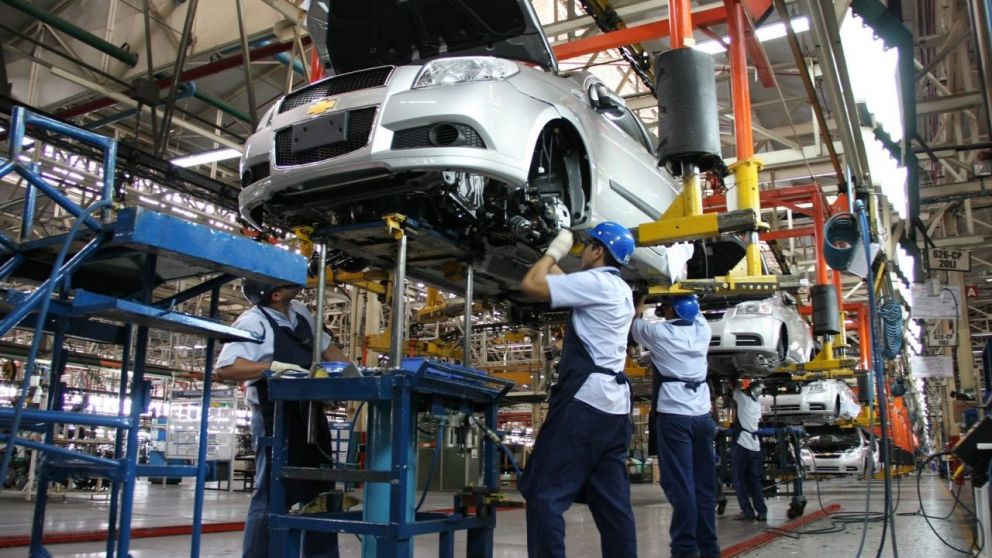 Las fábricas automotrices quedaron en el nivel más bajo: 37,4%.