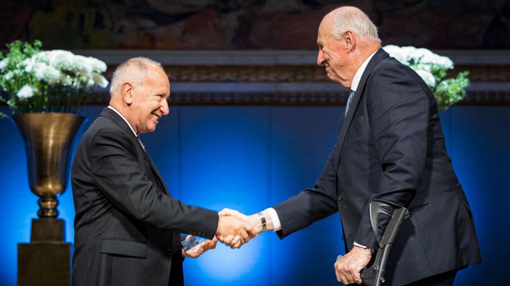 El rey de Noruega le entregó el premio al matemático argentino.