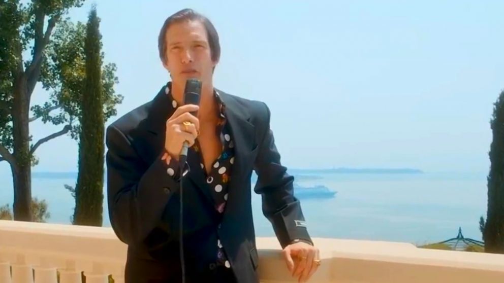Iván de Pineda será "host" de un evento internacional de Versace.