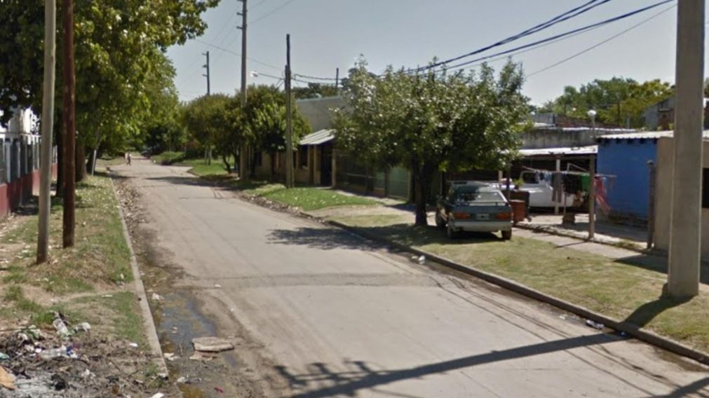 En este barrio, en el oeste del conurbano, ocurrió el robo que terminó con un ladrón muerto (Google Street View).