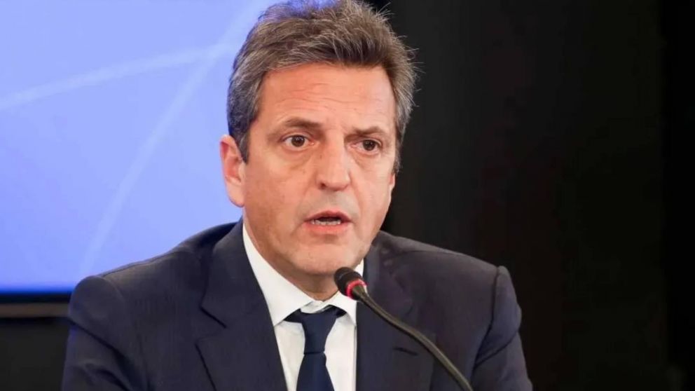 Sergio Massa anunciará medidas para sostener el consumo: aumento en los límites de las tarjetas de crédito.
