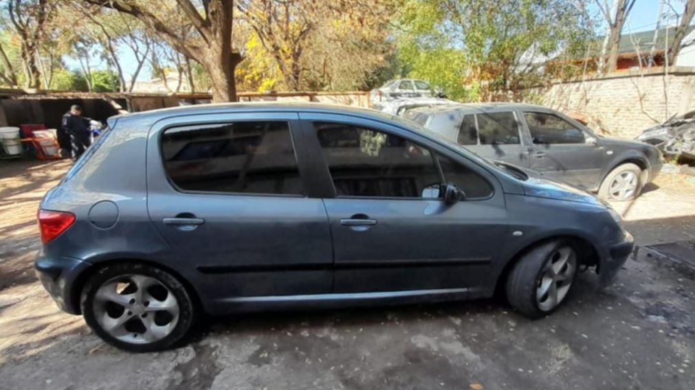 Este es el automóvil que fue secuestrado por las autoridades.