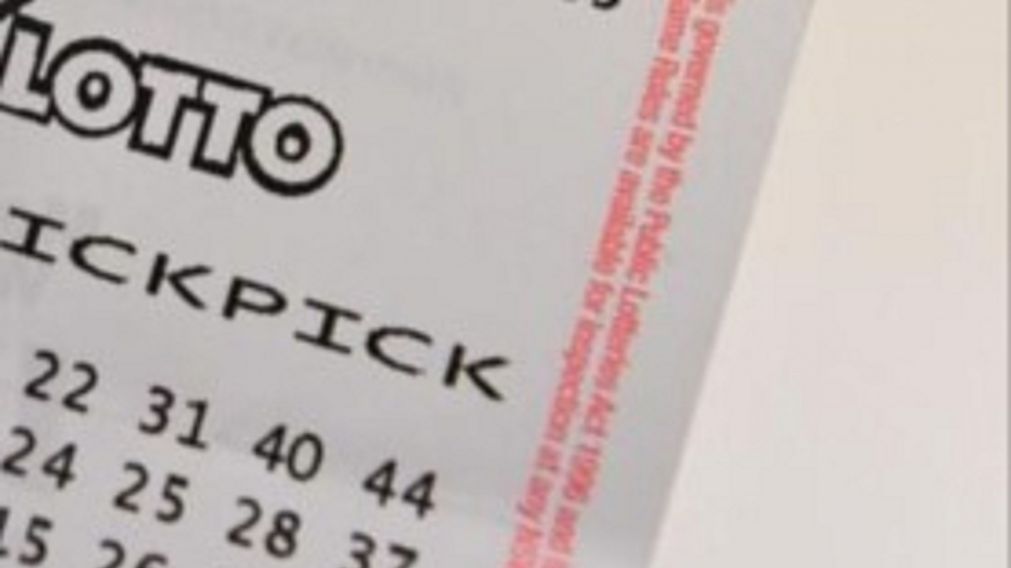 Compró su primer billete de lotería y se convirtió en millonario.