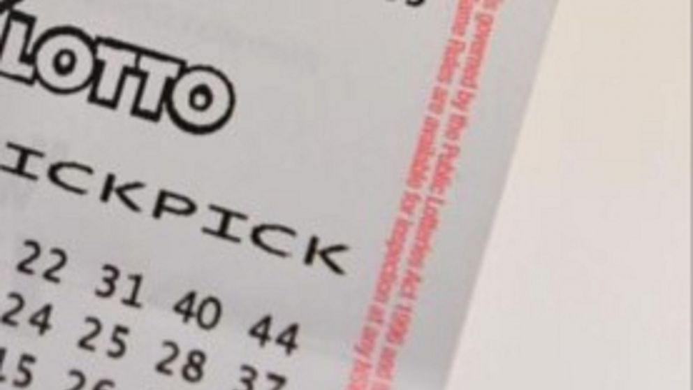 Compró su primer billete de lotería y se convirtió en millonario.