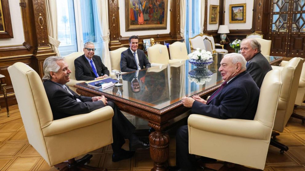 Alberto Fern�ndez recibi� a las autoridades de la Bolsa de Comercio de Buenos Aires.