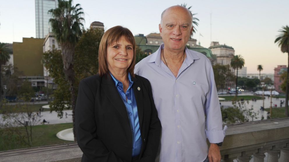 Patricia Bullrich junto a Néstor Grindetti.