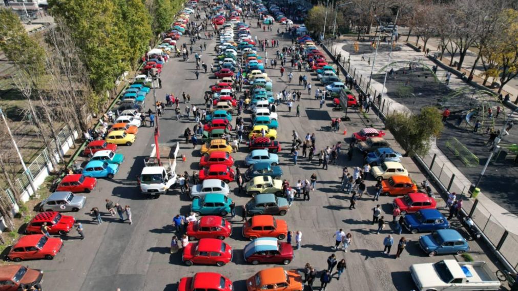 Junto a m�s de 400 Fiat 600, Valenzuela present� la obra del Museo del Fitito de Tres de Febrero.