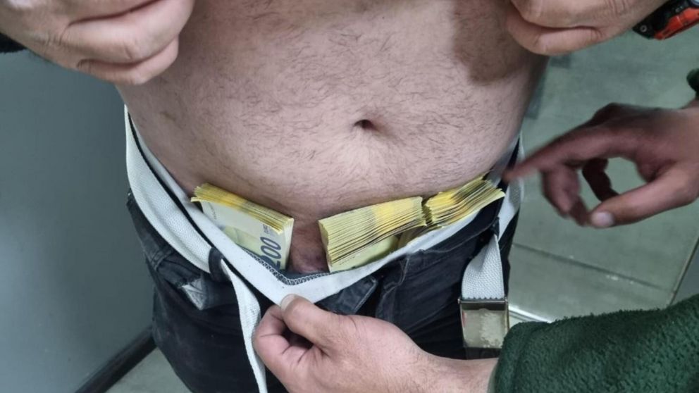 Los sujetos intentaron ingresar 200 mil euros escondidos (Gentileza Aduana).
