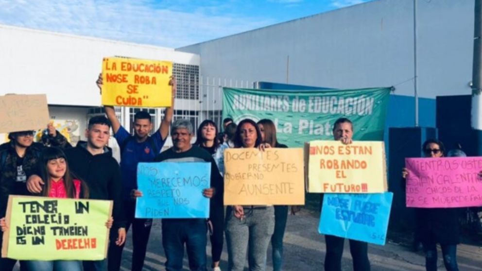 Denuncian que la municipalidad de La Plata no brinda respuestas a la comunidad educativa.
