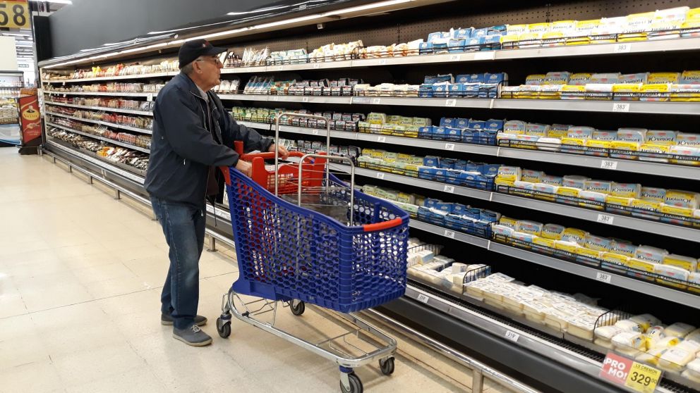 Adelantar consumo y stockearse de mercadería a comienzos de mes puede ser una de las opciones para disminuir el impacto inflacionario (Crónica/Fernando Pérez Ré).