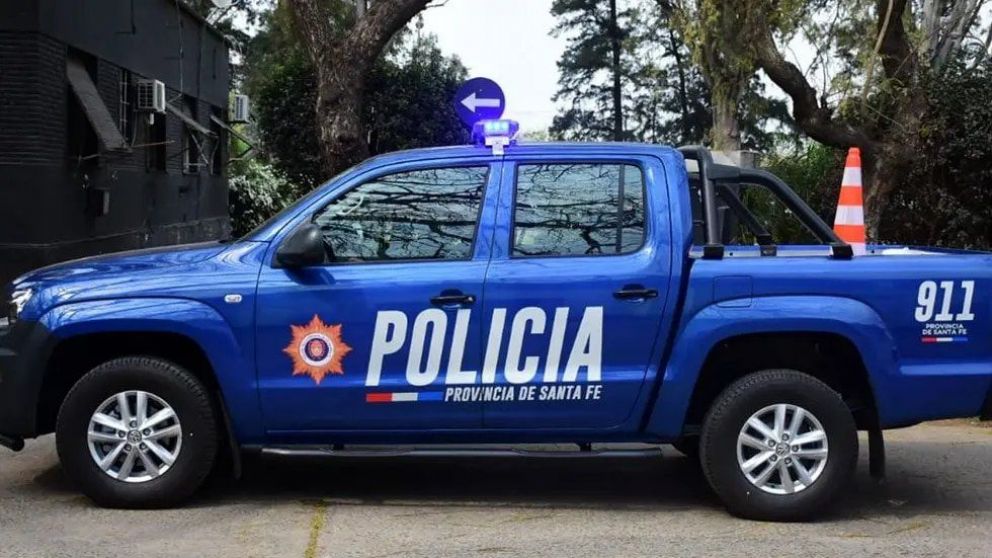 La policía fue alertada por los vecinos del hallazgo del cuerpo.