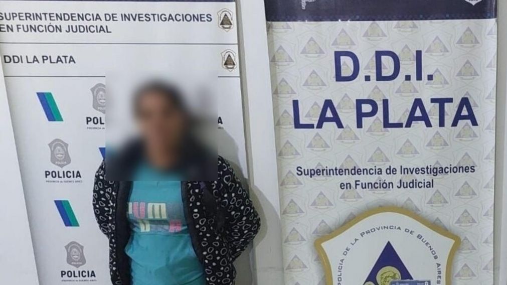 La mujer de 50 años que fue arrestada por los investigadores policiales.