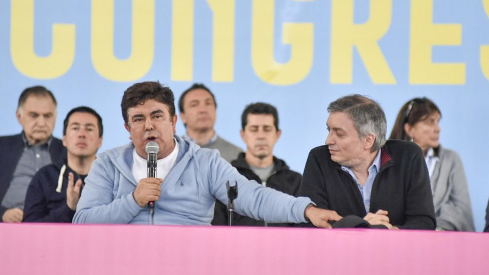 Fernando Espinoza durante el Congreso del PJ bonaerense en La Matanza.