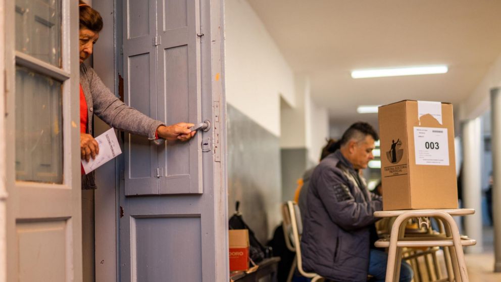 La realizaci�n de los comicios para elegir gobernador en San Juan y Tucum�n qued� en el medio de una conflictiva situaci�n judicial,