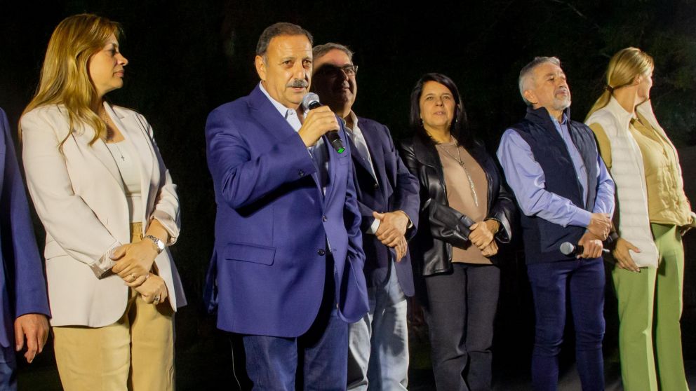 Ricardo Quintela celebró el contundente triunfo del Frente de Todos en toda la provincia (Télam).