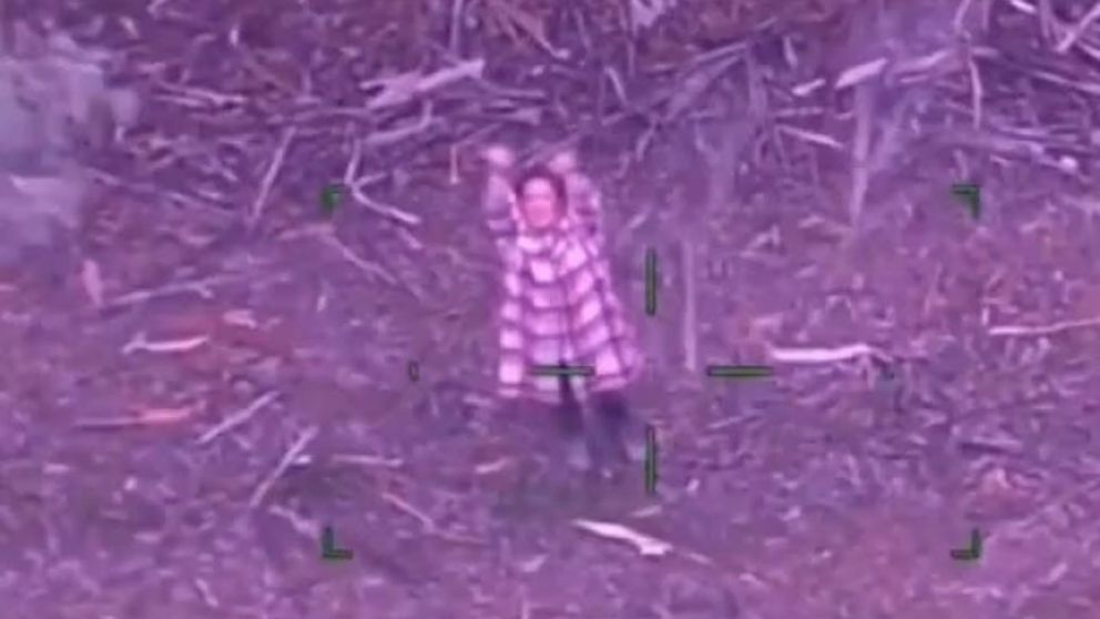 Una mujer se perdió en un bosque durante cinco días y sobrevivió comiendo chupetines y tomando vino (Imagen New York Post).