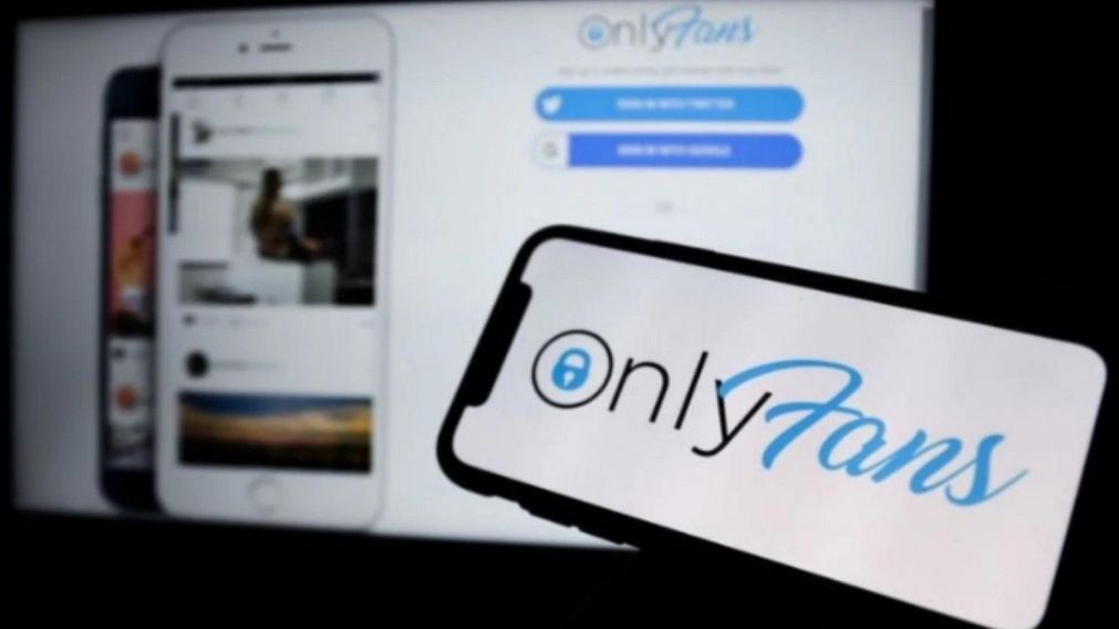 Quería abrirse un OnlyFans, le pidió ayuda a su hijo y se volvieron virales tras compartir el chat en TikTok.