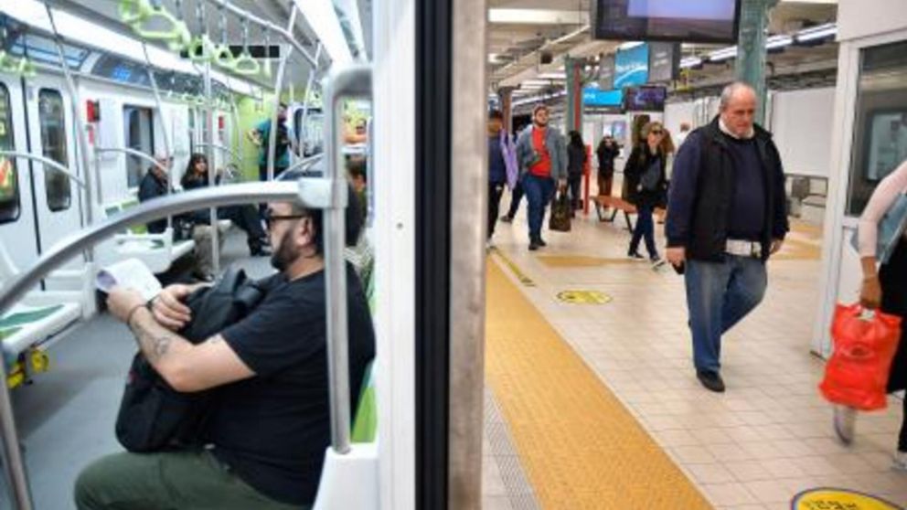 A partir de este sábado el viaje en subte cuesta $ 67 (Télam).