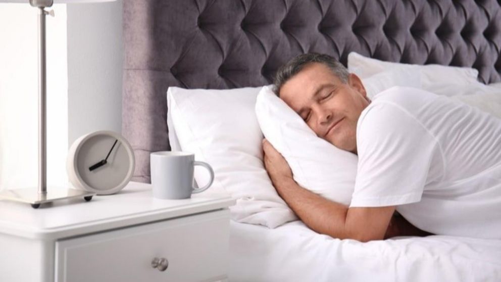 Para descansar mejor: dónde y cómo poner tu cama en la habitación según el Feng Shui