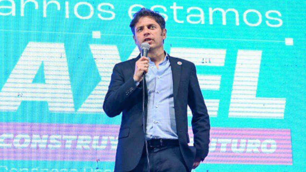 Axel Kicillof, junto con la agrupación Somos Barrios de Pie.