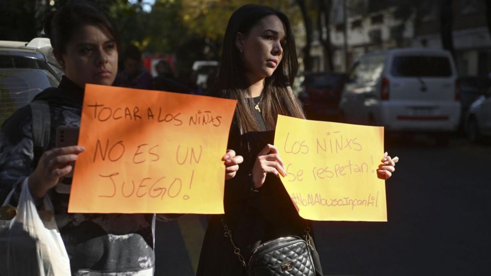 Las madres de los nenes que habrían sido abusados piden justicia.