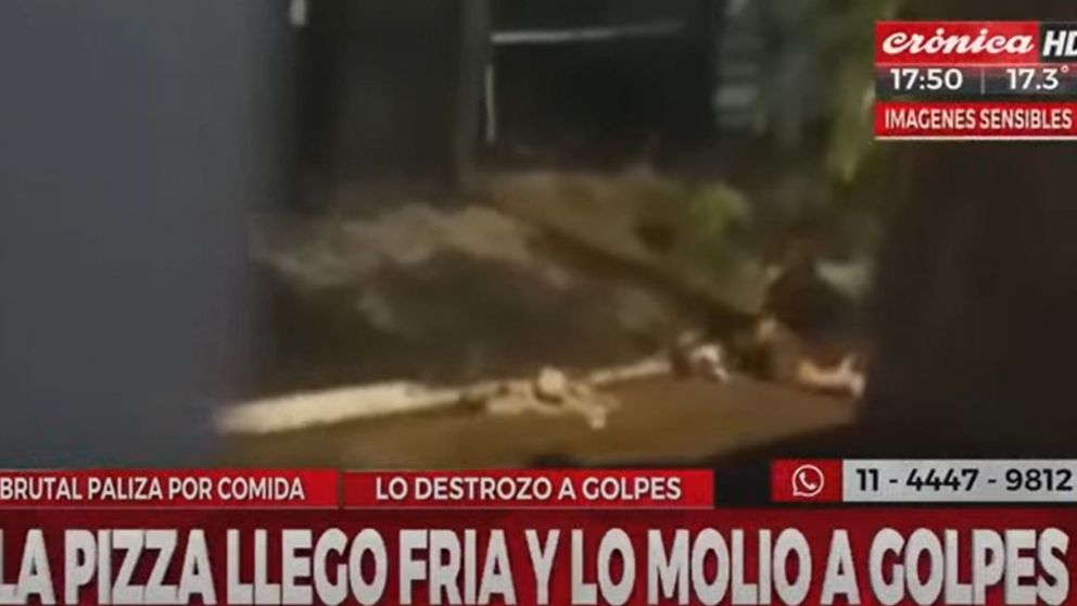 La víctima mostró cómo le quedó la cara tras la paliza.